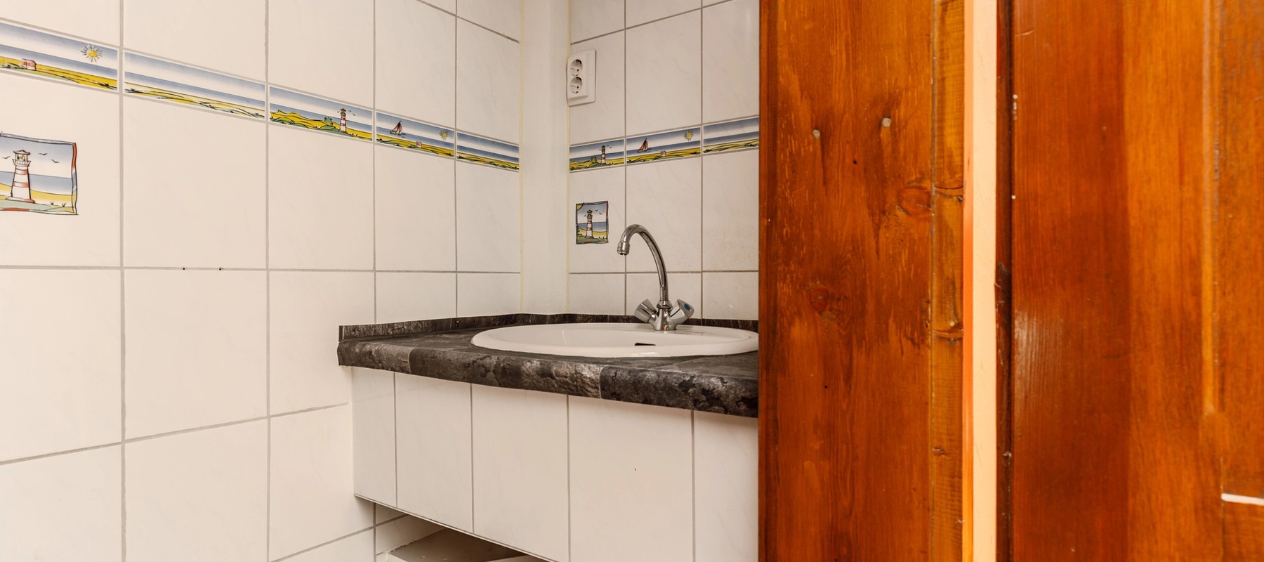 Innenliegendes Gäste-WC im Untergeschoss Innenliegendes Gäste-WC im Untergeschoss