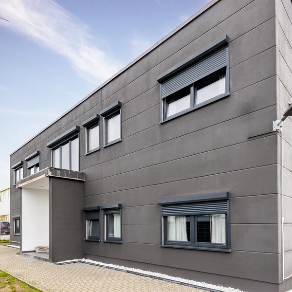 Gewerbeimmobilie Fassade Neubau Fenster