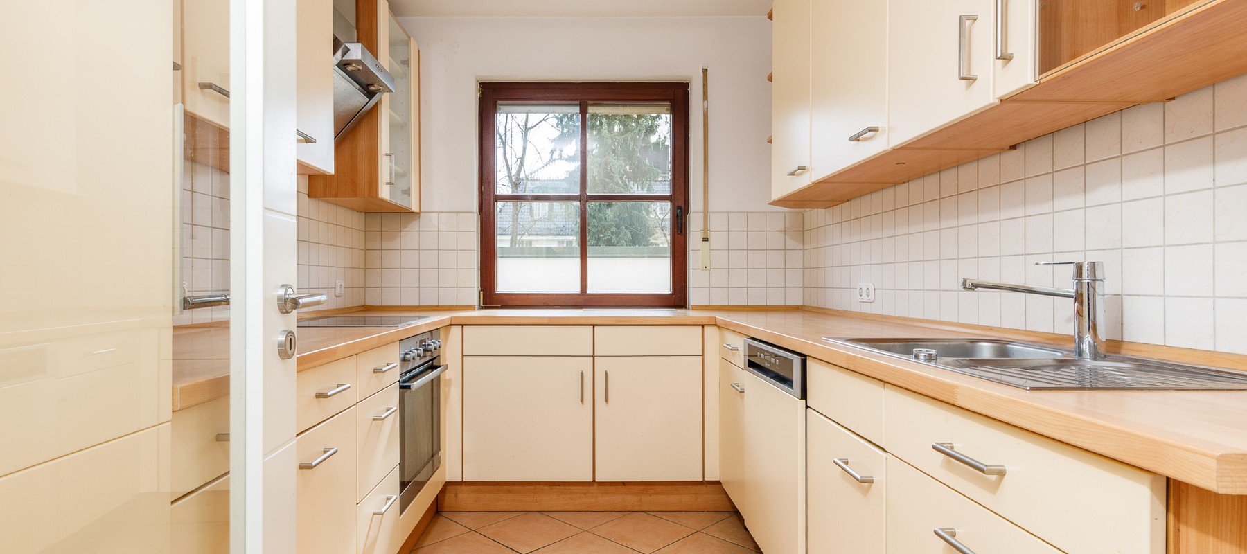 Separate kitchen area with appliances Separate kitchen area with appliances