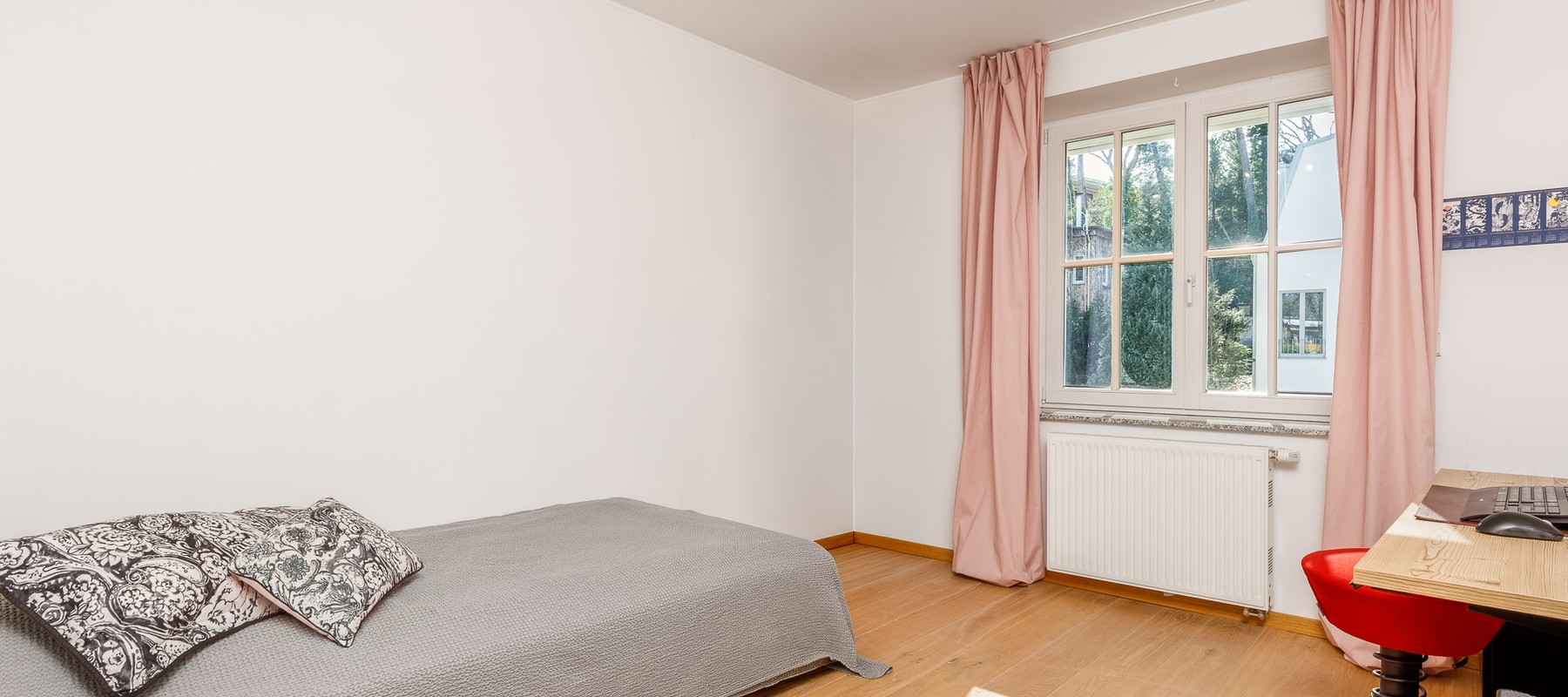 Additional guest bedroom Additional guest bedroom