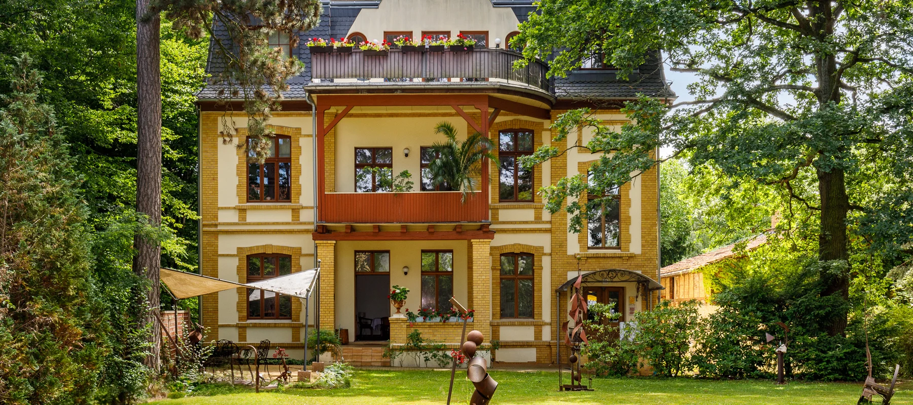 Ein Stück preußische Geschichte in Lichterfelde: Offiziers-Villa mit großem Garten, historischem Charme & Entwicklungspotenzial