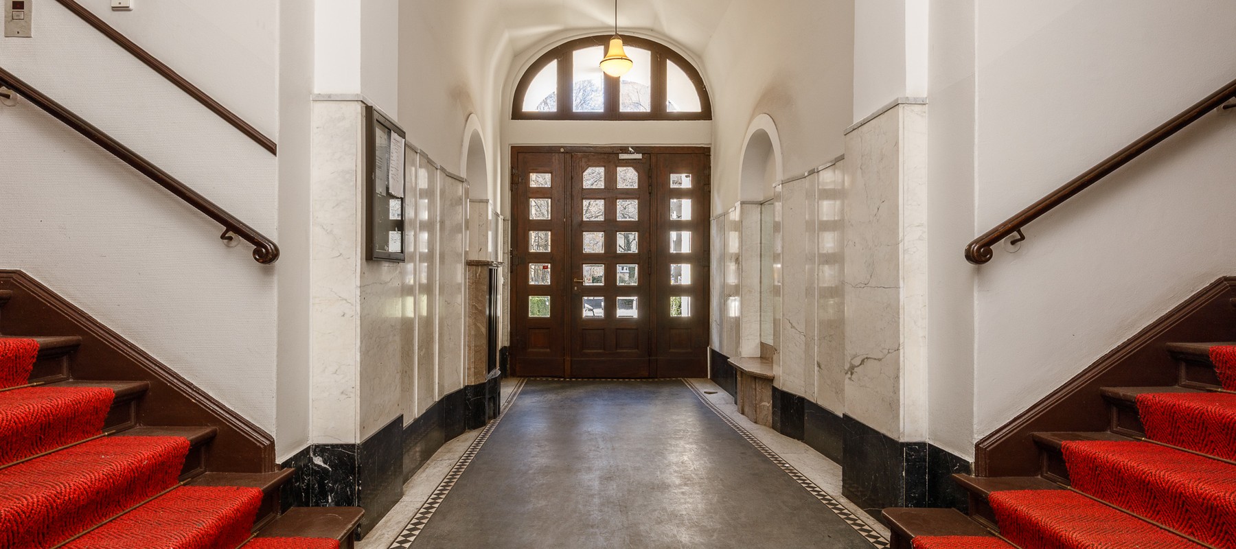 Repräsentatives Entrée des Hauses Repräsentatives Entrée des Hauses