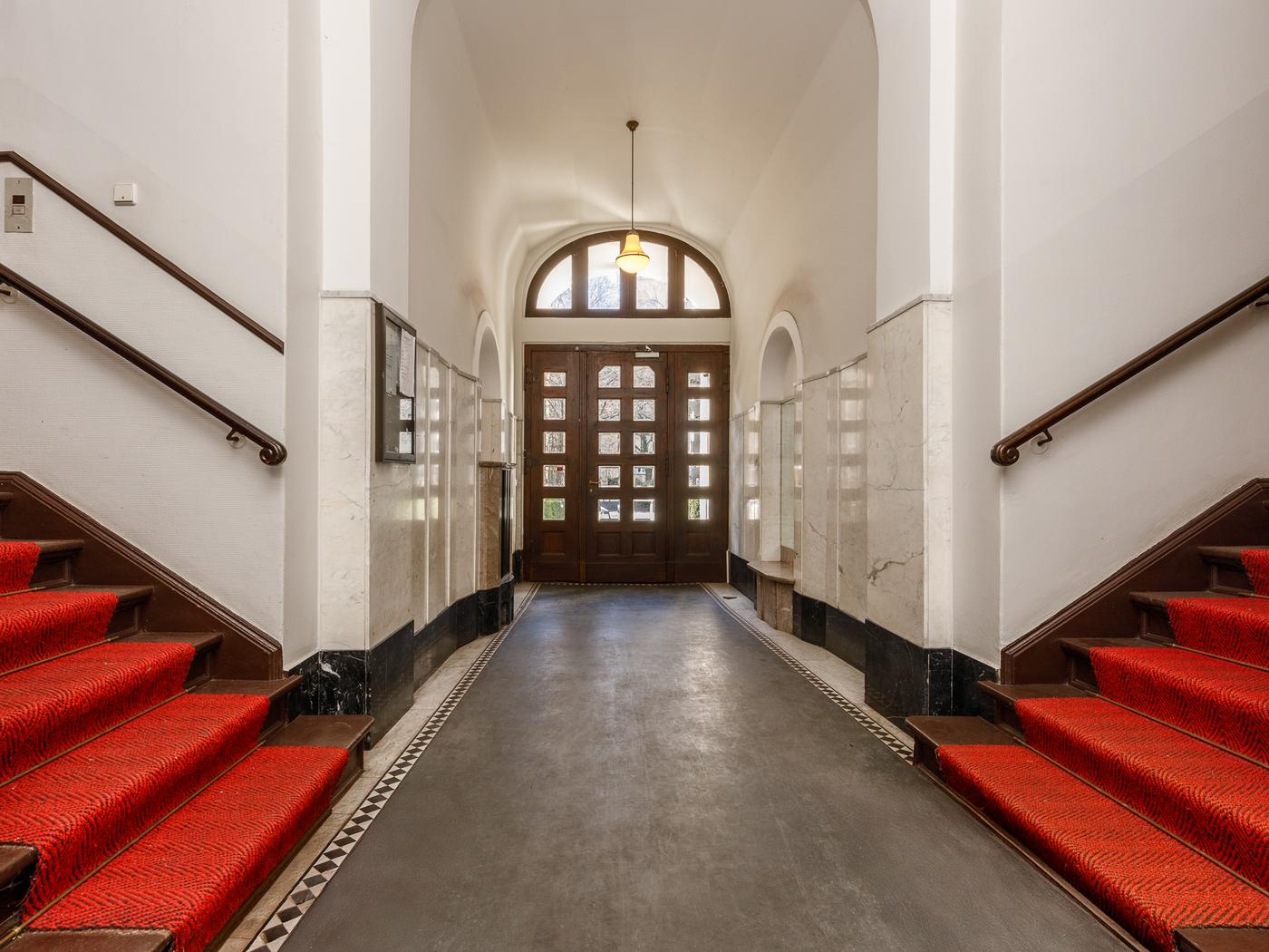 Repräsentatives Entrée des Hauses Repräsentatives Entrée des Hauses