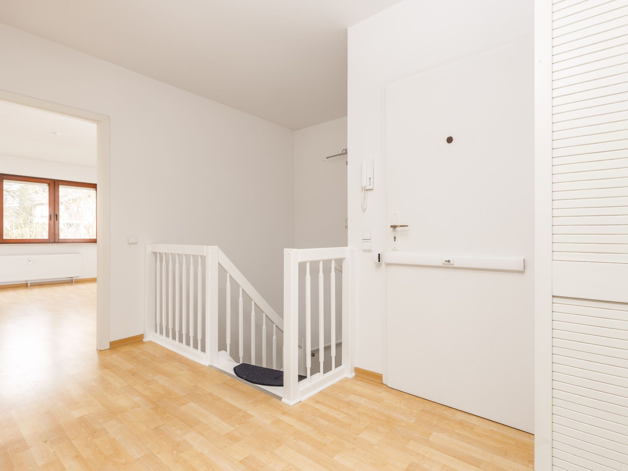 Eingangsbereich mit Gegensprechanlage 