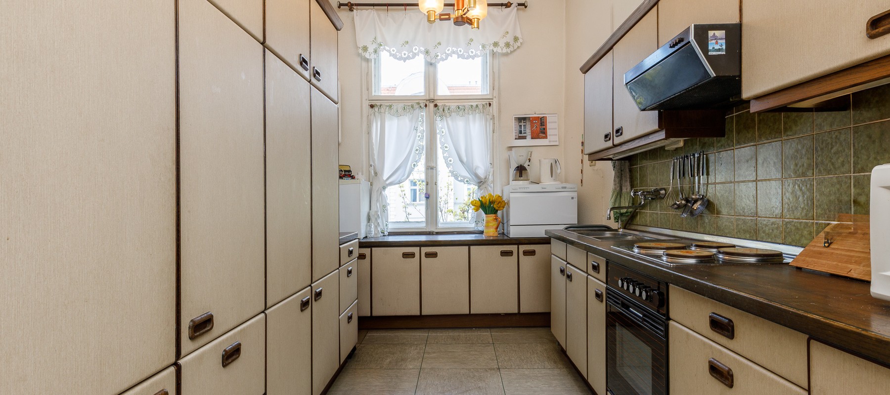 Separater Küchenbereich mit Geräten Separater Küchenbereich mit Geräten