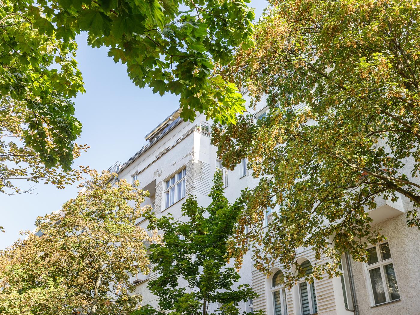 Gepflegtes Dachgeschoss mit Charme: Familienfreundliches Wohnen mit Terrassen, Kamin & besonderem Ambiente im Winsviertel