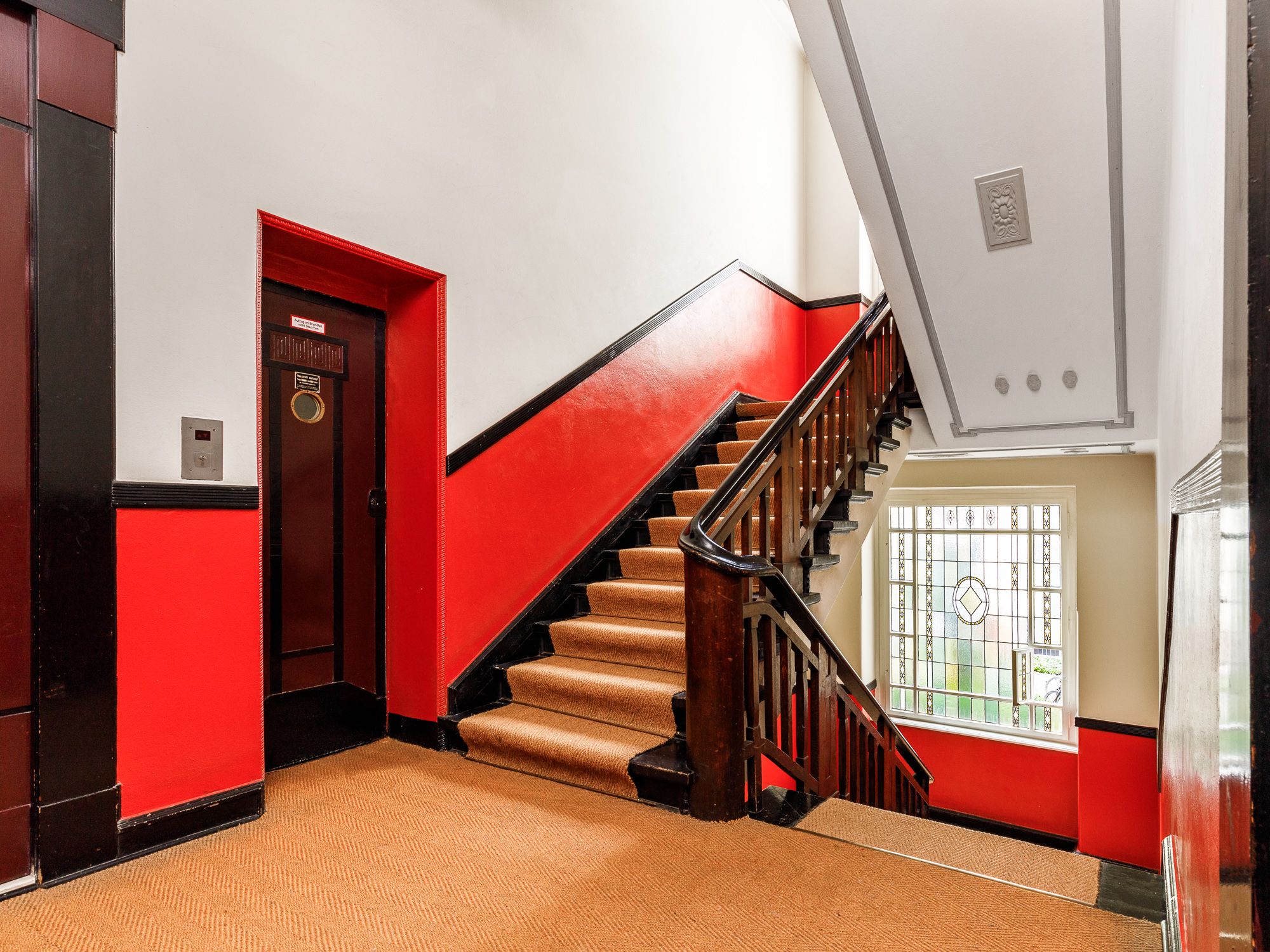 Edles Treppenhaus in tollem Design 