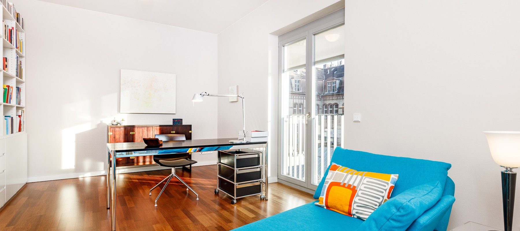 Arbeitsbereich / Gäste-Zimmer mit Blick auf das Naturkundemuseum Arbeitsbereich / Gäste-Zimmer mit Blick auf das Naturkundemuseum