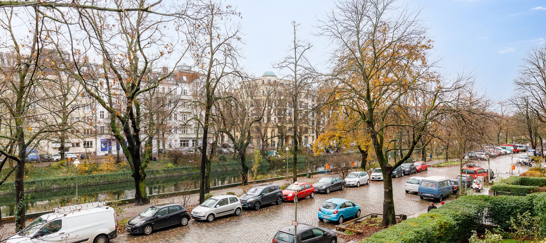 Ausblick von der Wohnung auf das Paul-Lincke-Ufer Ausblick von der Wohnung auf das Paul-Lincke-Ufer