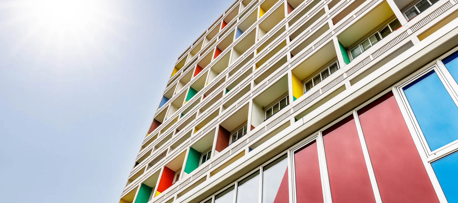 Exklusive Maisonette im berühmten Corbusierhaus: Wohnen mit Weitblick nahe Olympiastadion