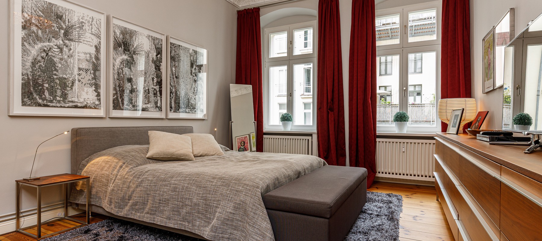 Schlafzimmer zum ruhigen Innenhof Schlafzimmer zum ruhigen Innenhof