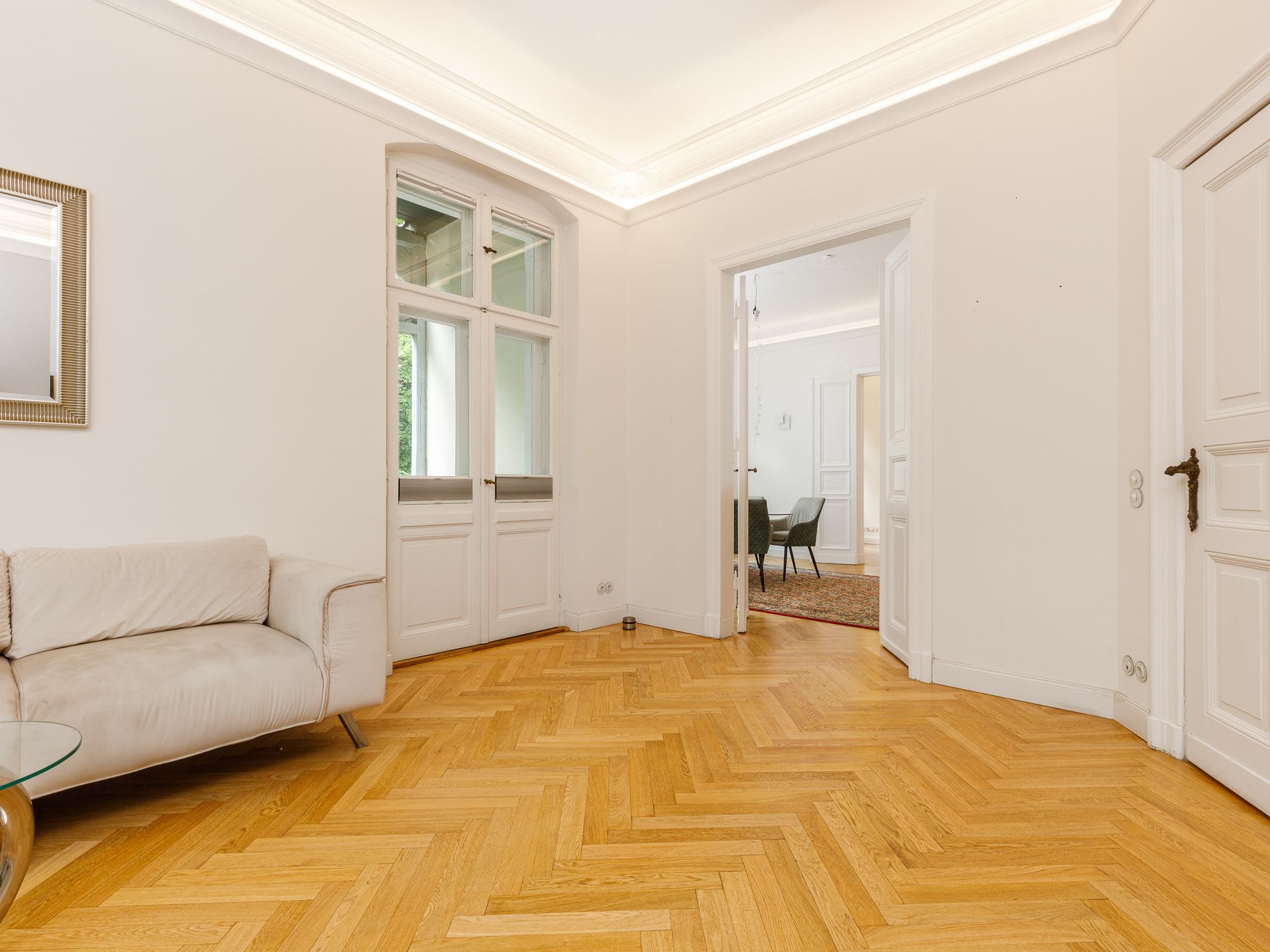 Herrschaftliches Wohnzimmer mit Parkett 