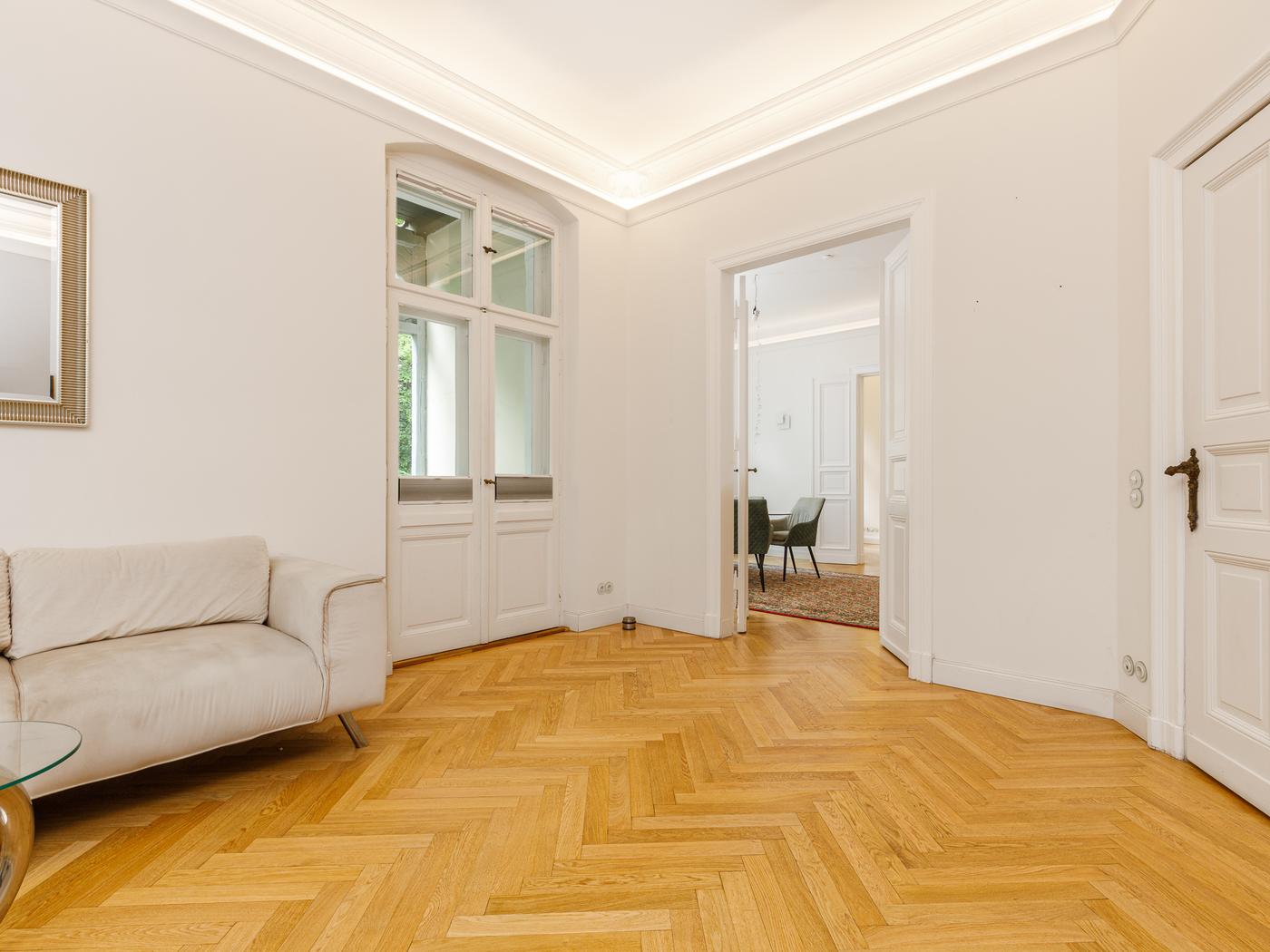 Herrschaftliches Wohnzimmer mit Parkett Herrschaftliches Wohnzimmer mit Parkett