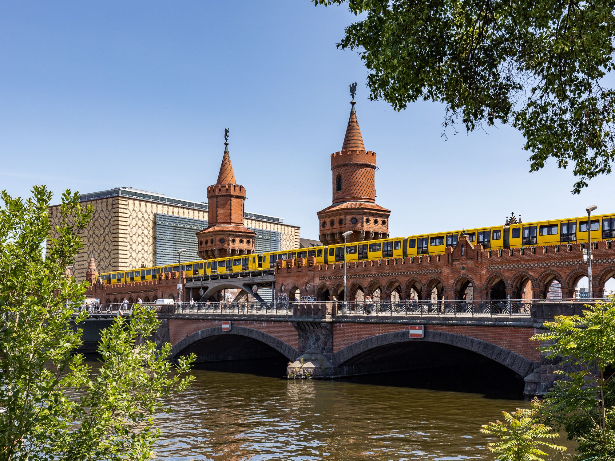Ansicht der Spree von der nahegelegenen Oberbaumbrücke 