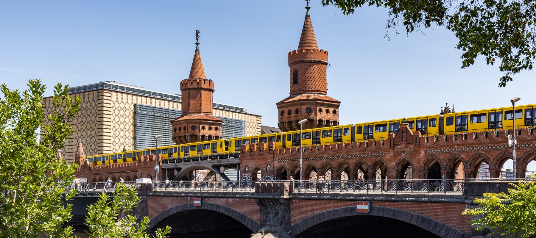 Ansicht der Spree von der nahegelegenen Oberbaumbrücke Ansicht der Spree von der nahegelegenen Oberbaumbrücke