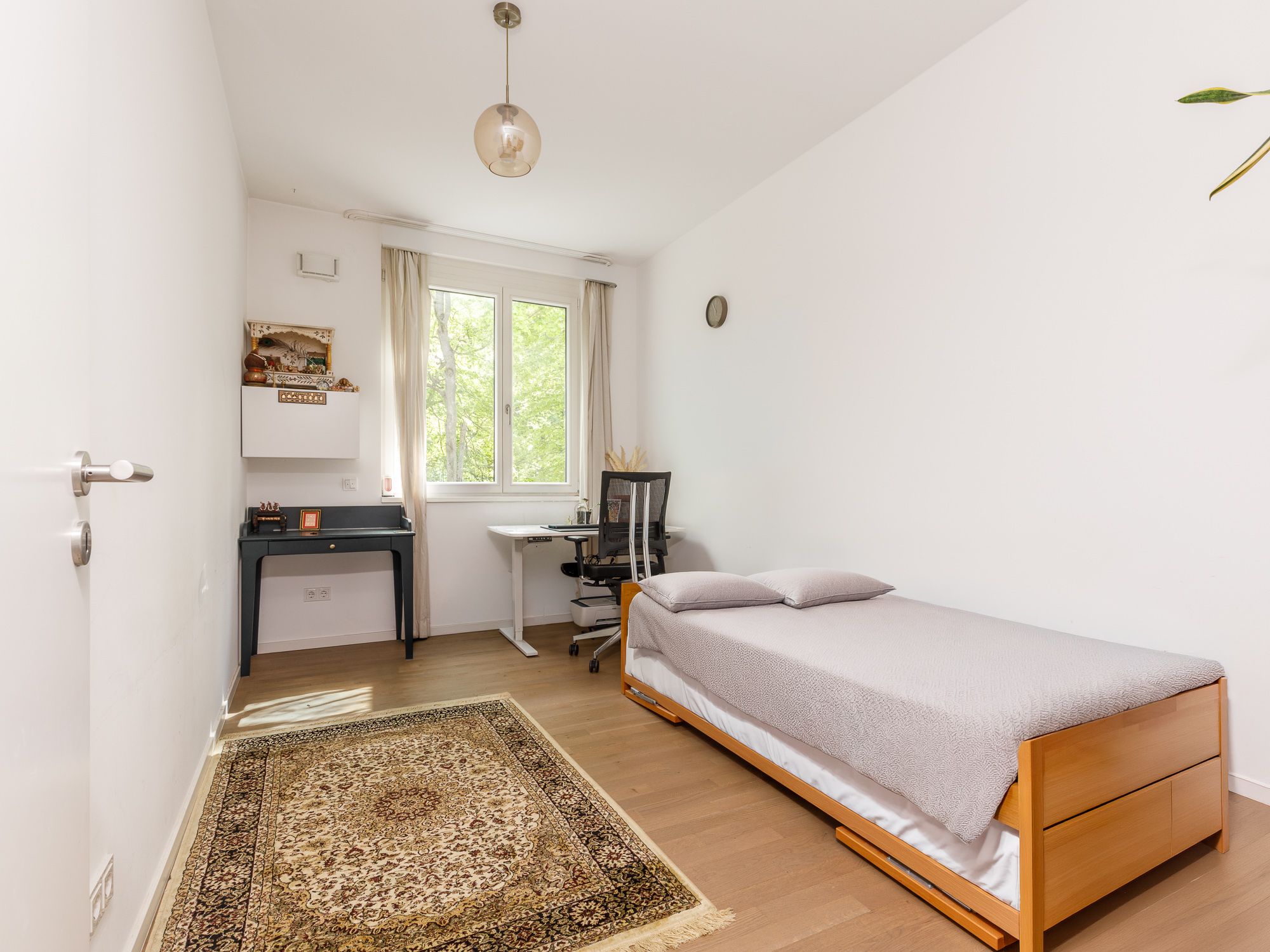 Arbeits- bzw. Gästezimmer mit Parkblick 
