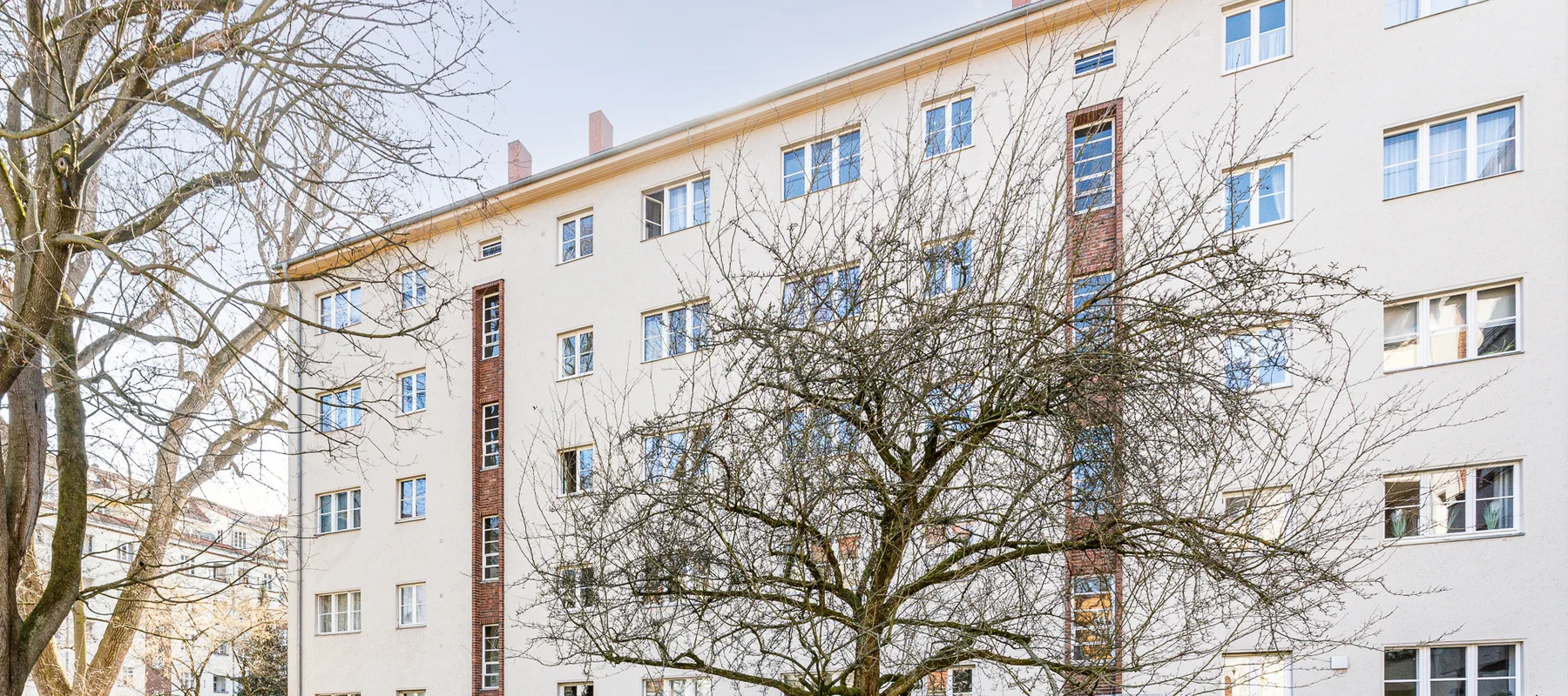 A Renovated Apartment with Balcony in a Family-Friendly Setting Near the Preußenpark