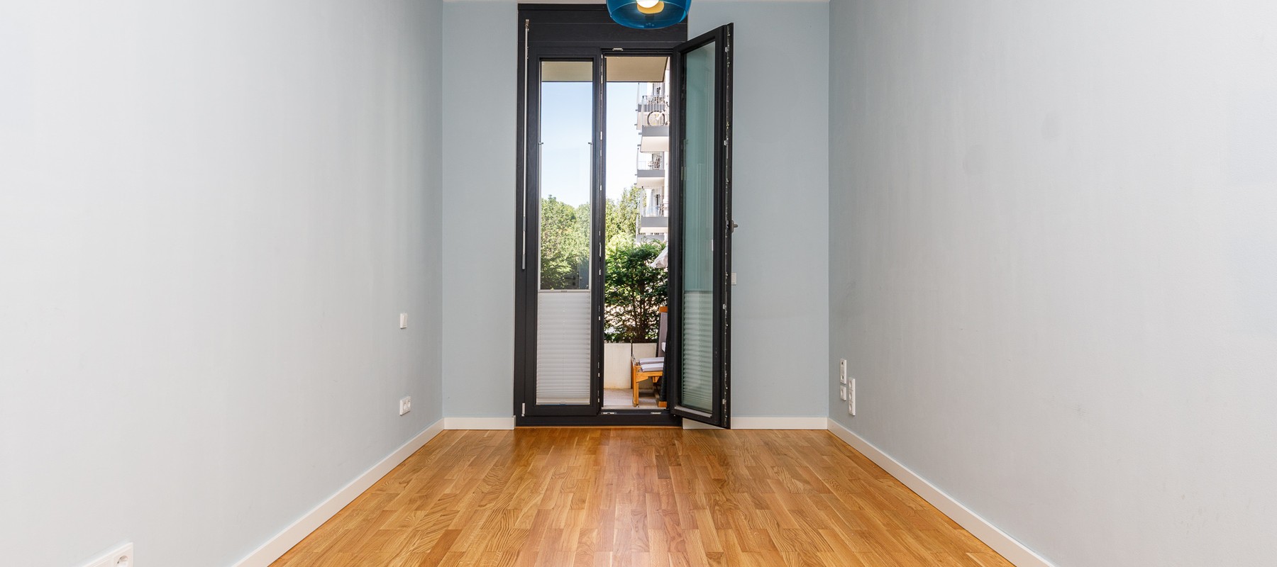 Kinderzimmer mit Zugang zur Gartenterrasse Kinderzimmer mit Zugang zur Gartenterrasse