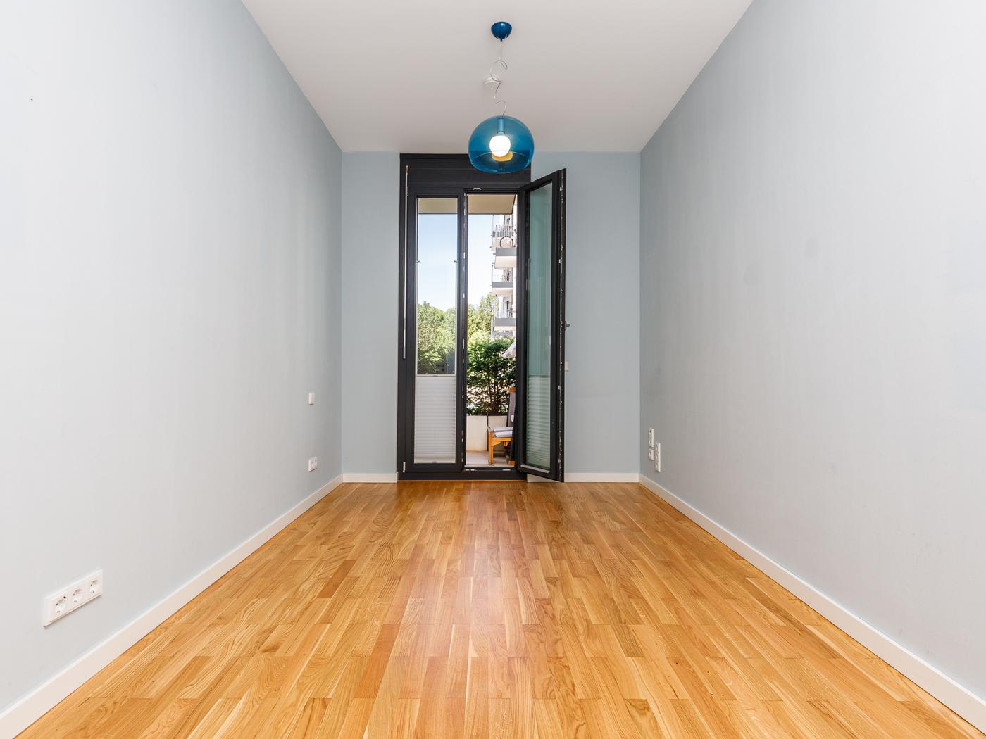 Kinderzimmer mit Zugang zur Gartenterrasse Kinderzimmer mit Zugang zur Gartenterrasse