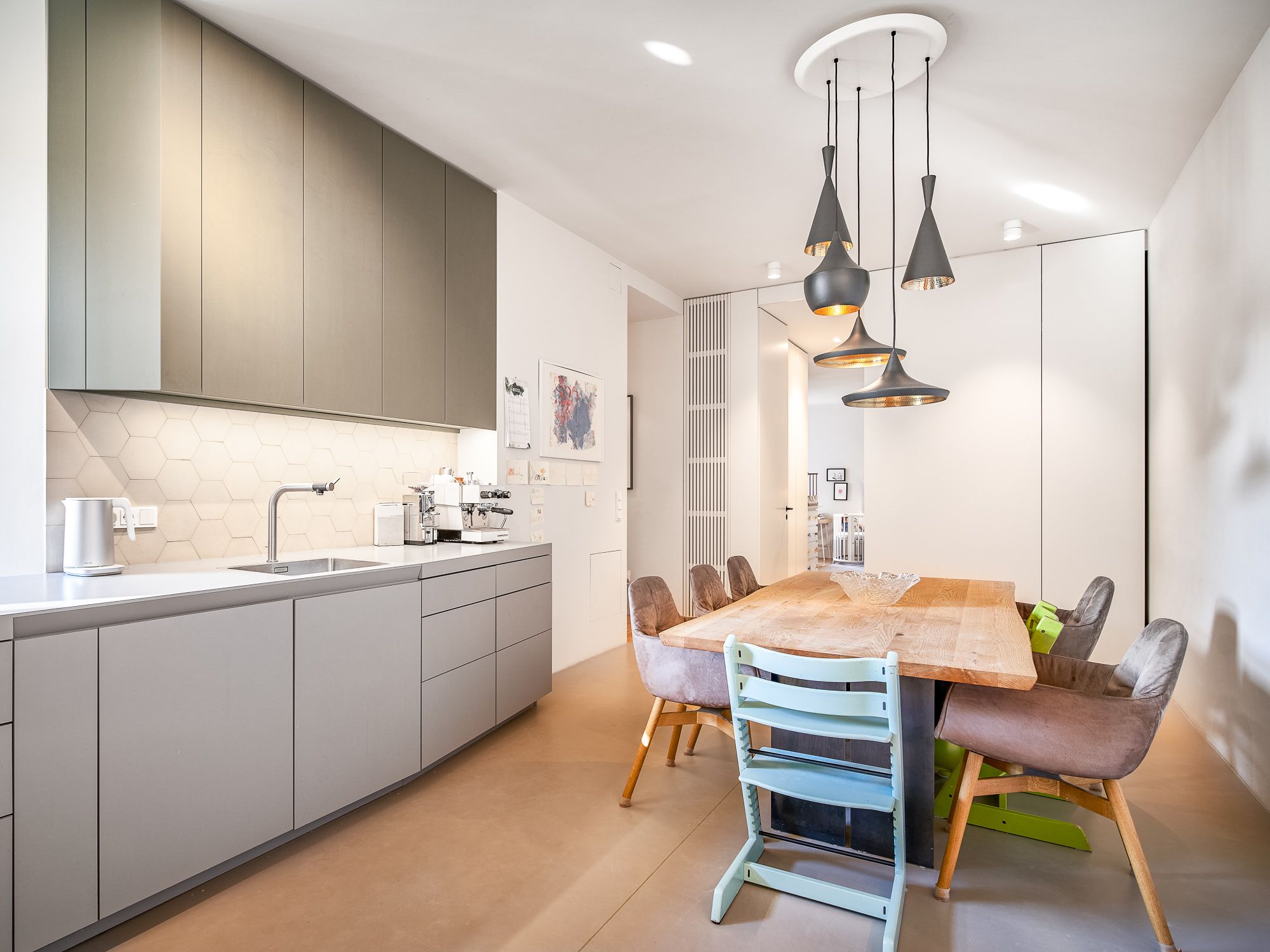 Charmanter Altbau im Bötzowviertel: Stilvolle Wohnung mit Balkon, hochwertigem Design & viel Platz für die Familie