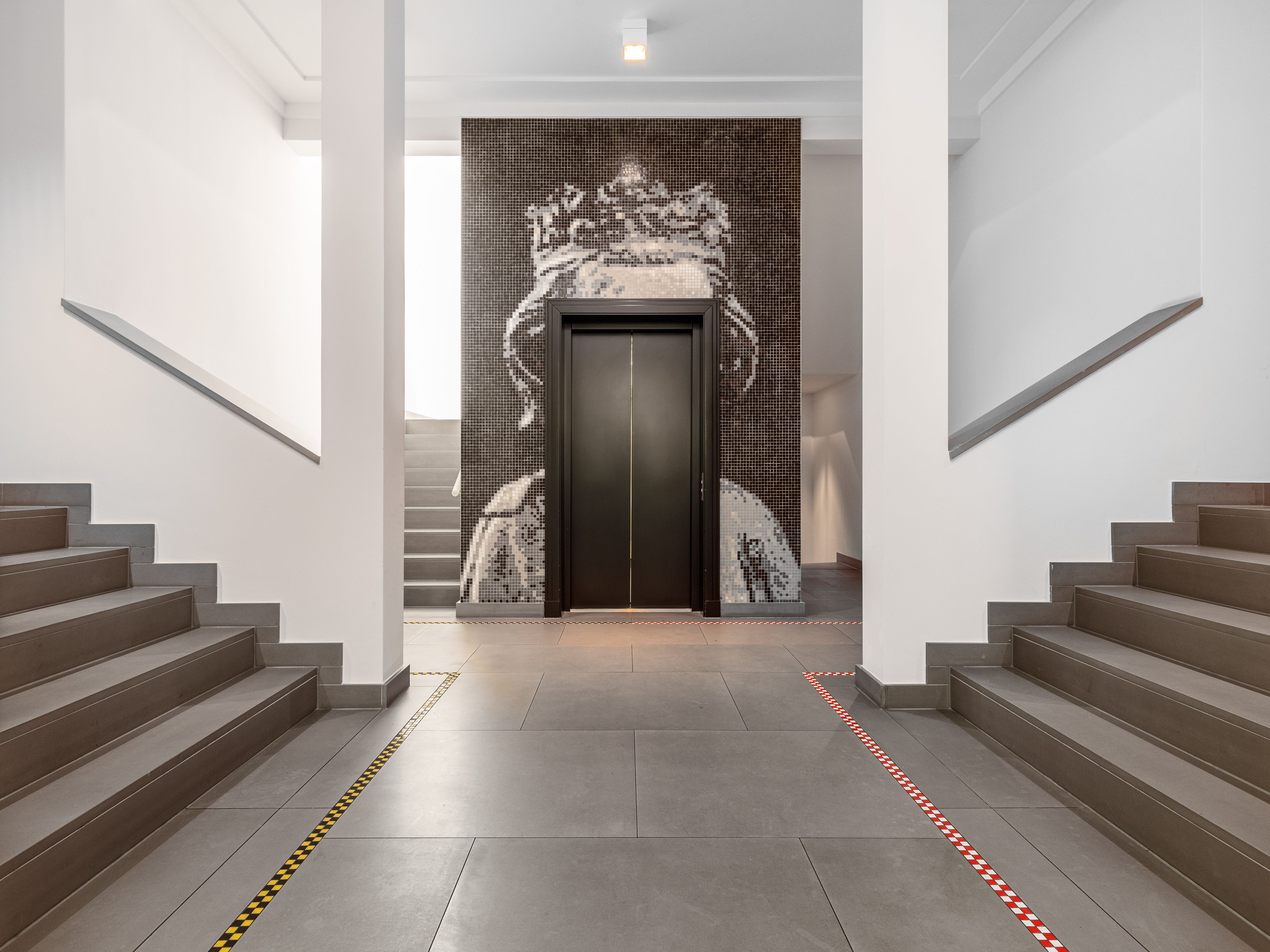 Designer-Entrée mit Personenaufzug 