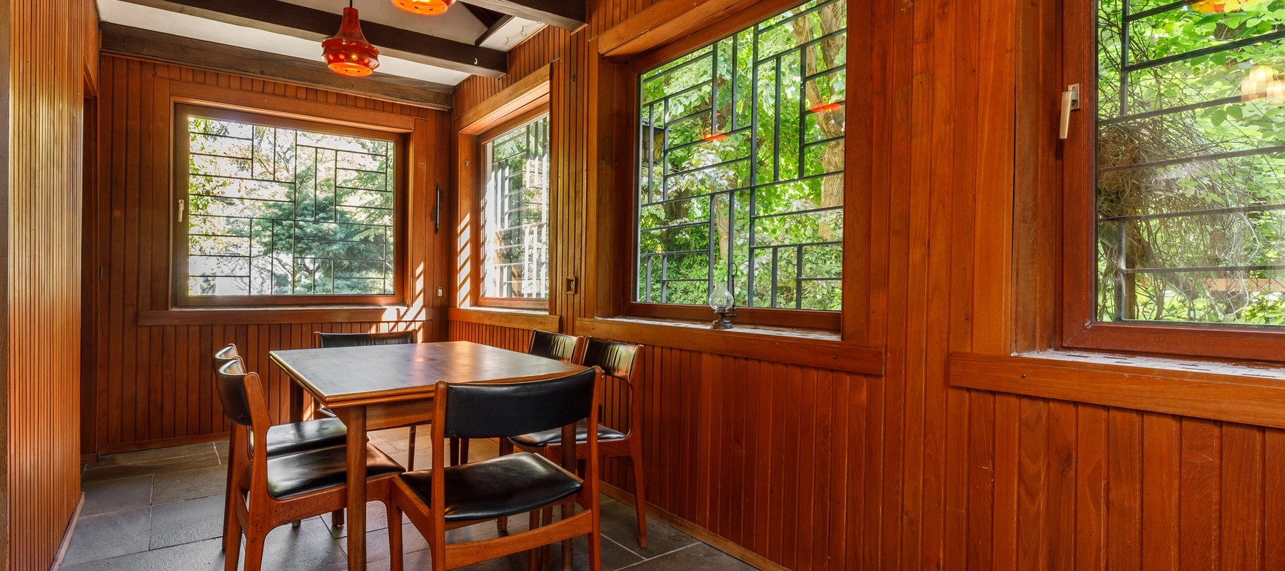 Gemütlicher Wintergarten mit Fußbodenheizung Gemütlicher Wintergarten mit Fußbodenheizung