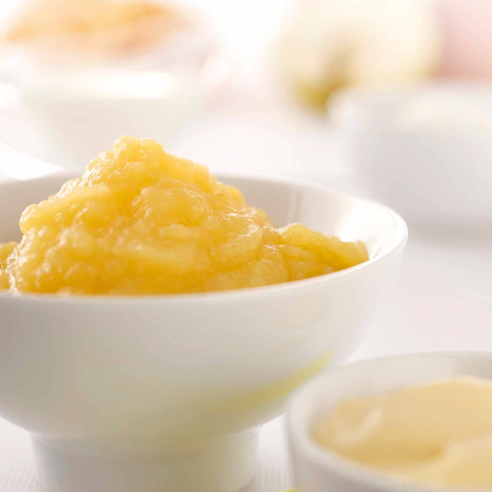 Postre cremoso de frutas