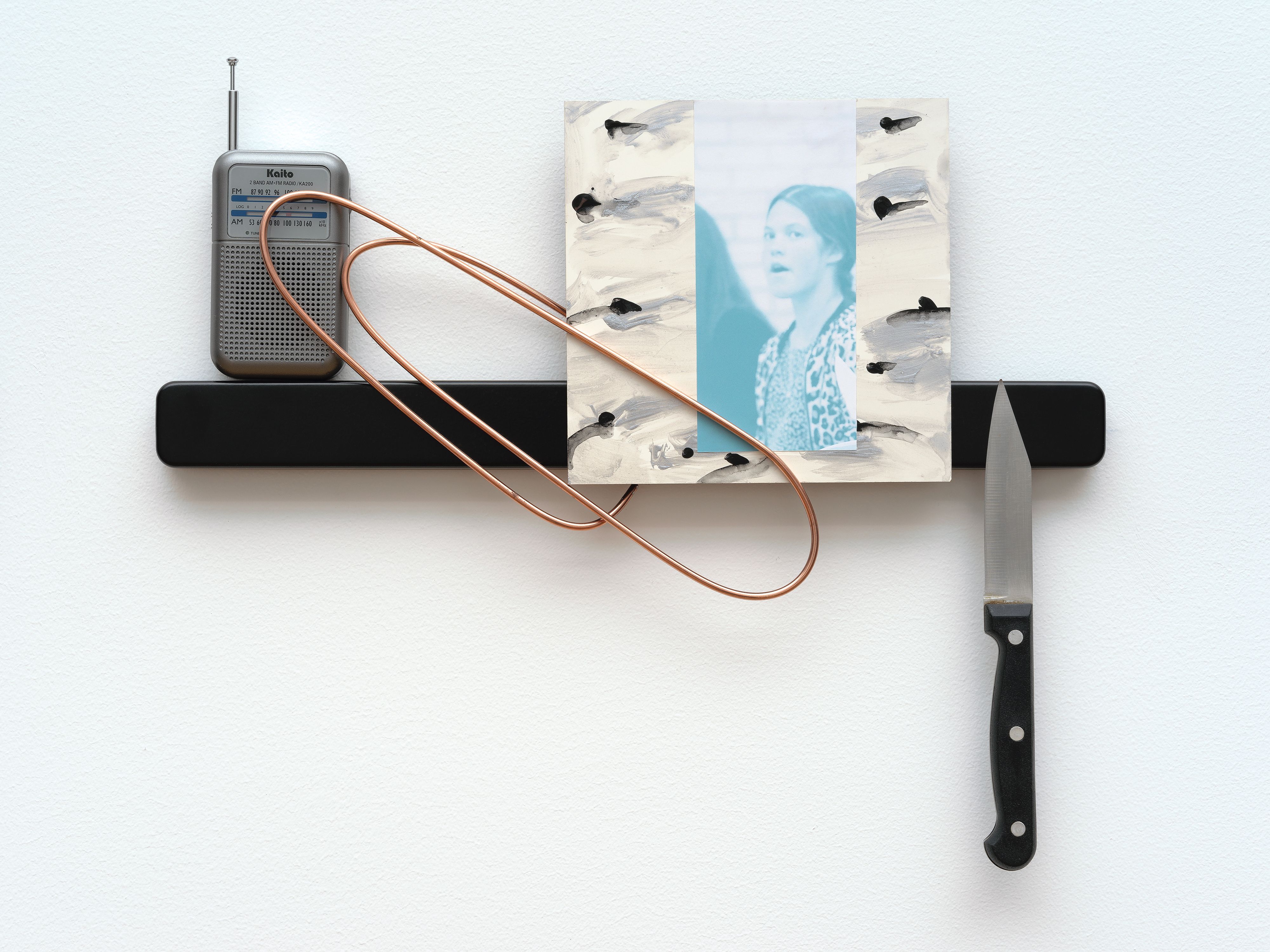 Sara Magenheimer, Marjorie, 2016, knife rack, painted steel wire, collaged pigment print on painted clay board, radio, knife 12 x 14 1/2 in. (30.48 x 36.83 cm)