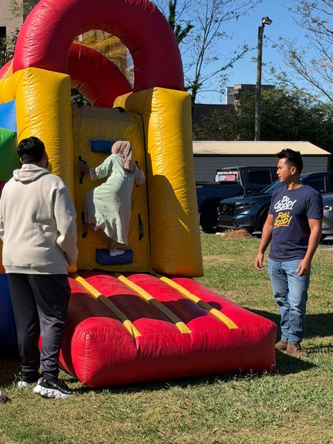 Bounce house (with supervision)