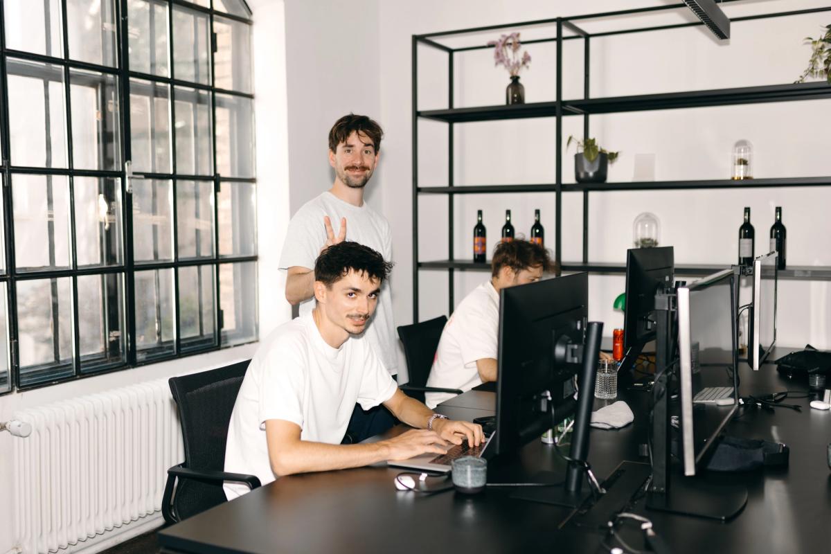 Dotsandlines Office Alltag
