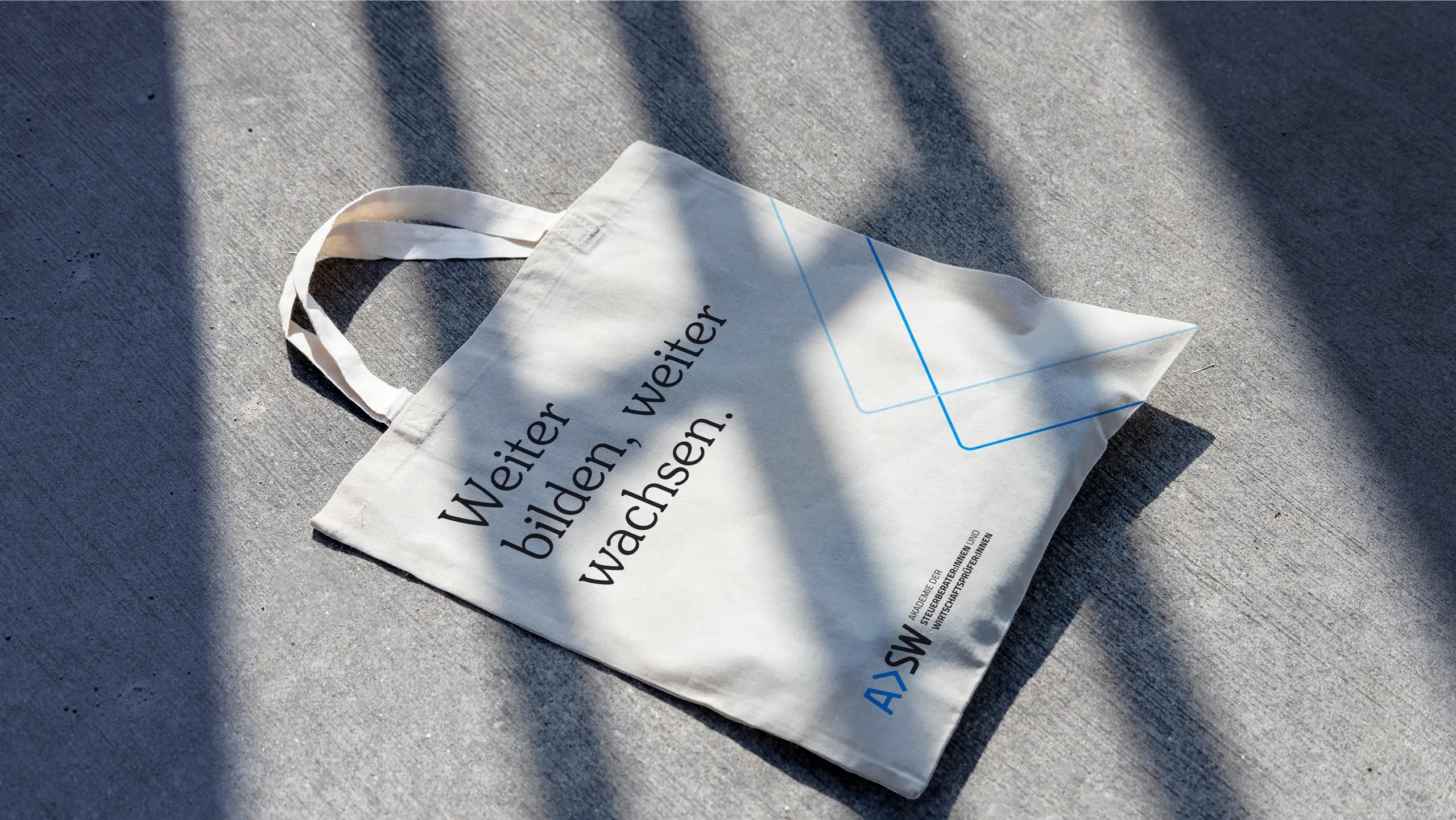 Stofftasche mit Branding und Claim der ASW Akademie