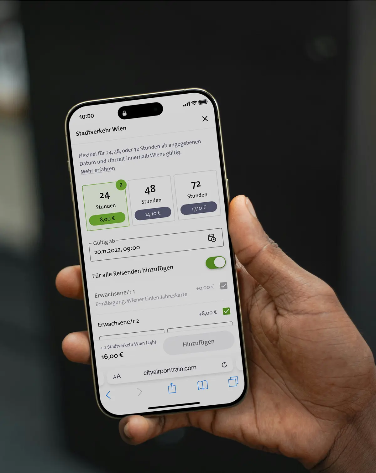 Smartphone zeigt Ticketkauf-Prozess