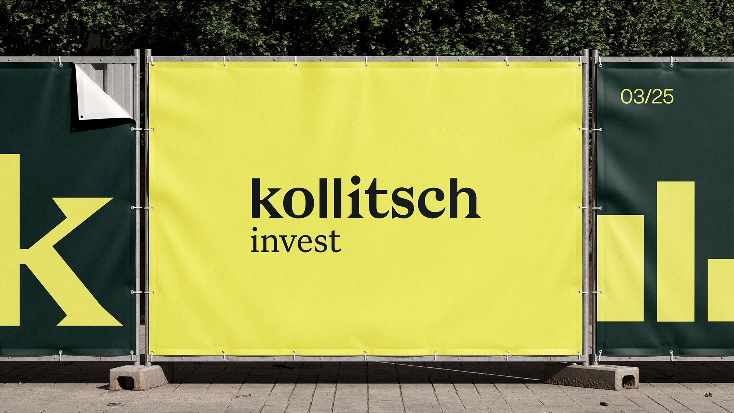 Gelber Baustellenbanner mit Logo