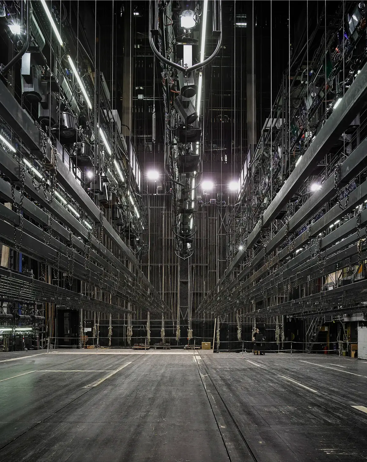 Blick auf technische Bühnenausstattung