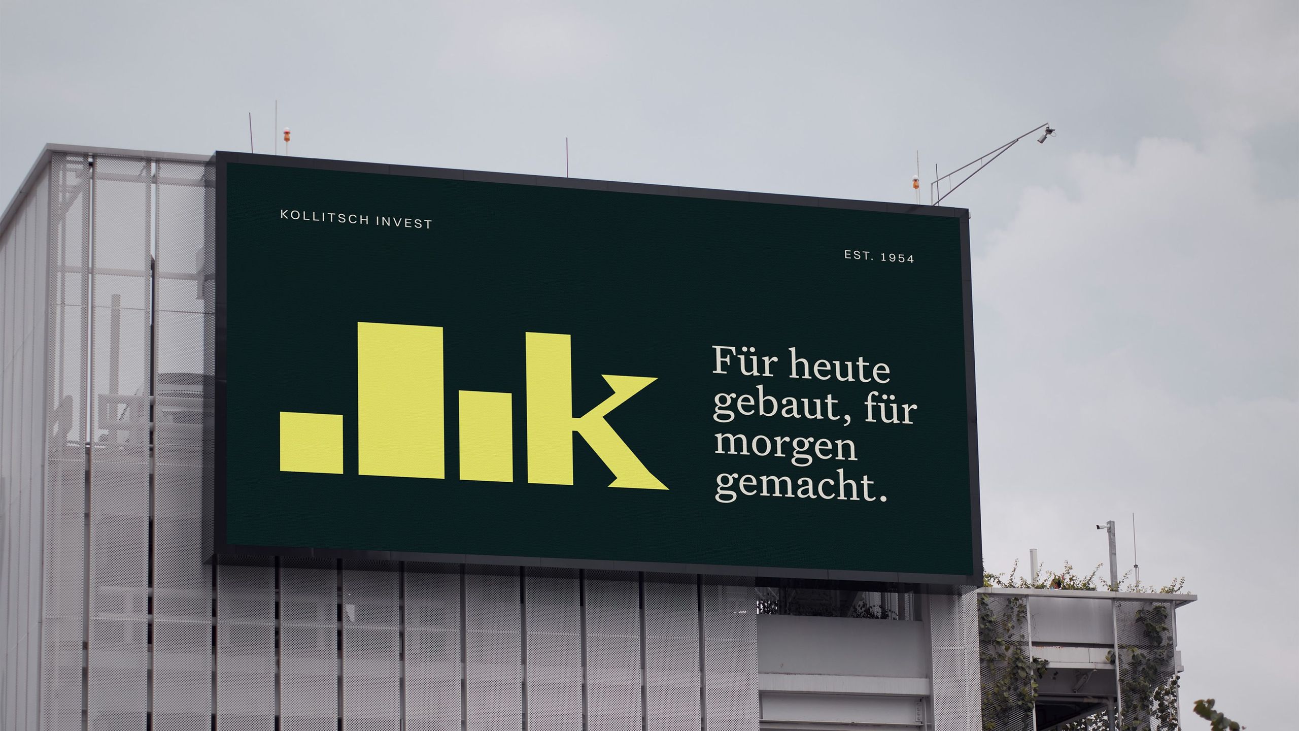 Großflächenwerbung mit Logo und Claim