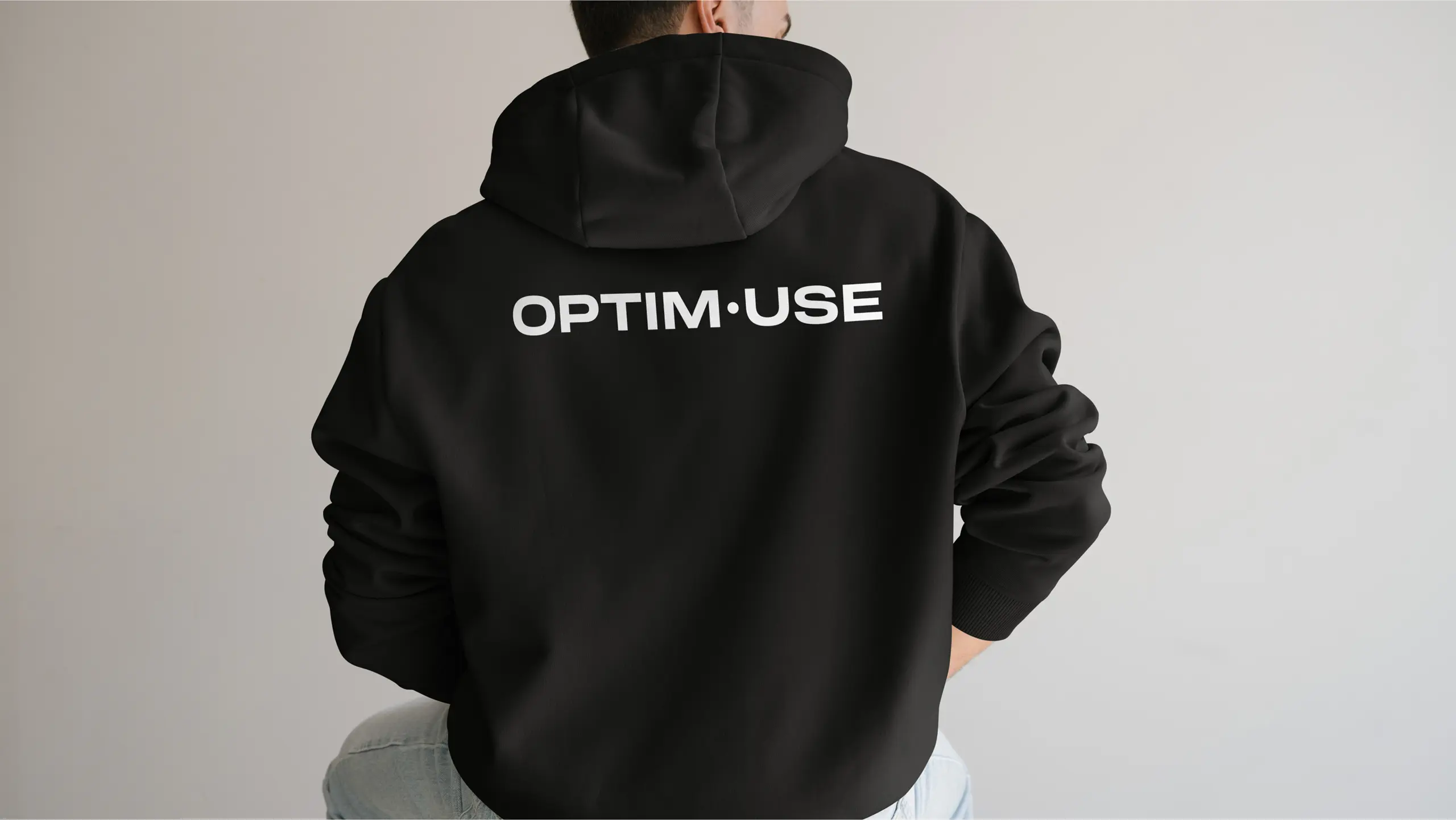 Hoodie mit weißem Optimuse-Schriftzug