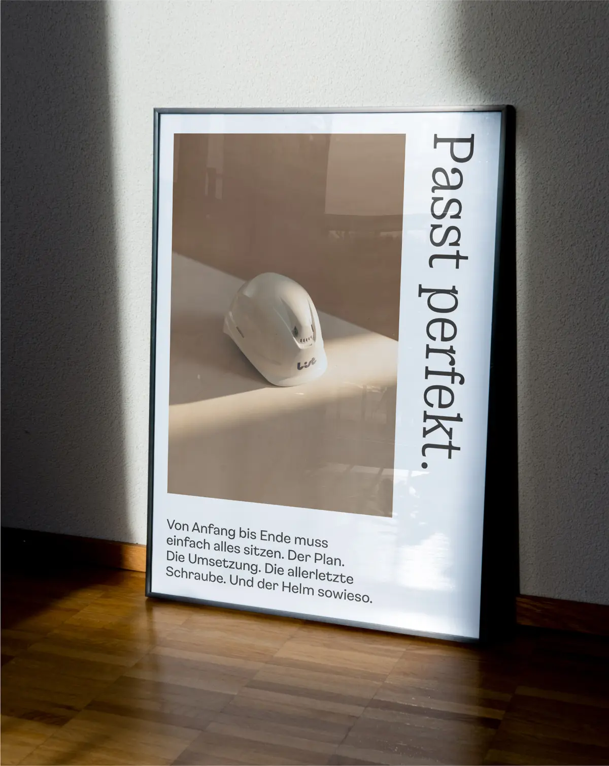 Bilderrahmen mit Plakat über ein Objekt und Typografie