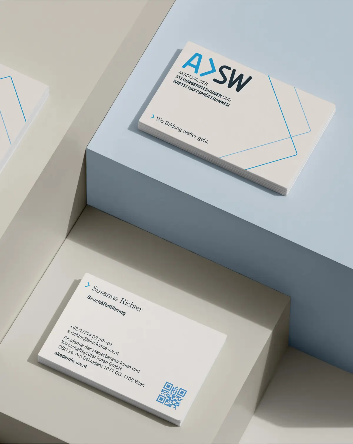 Visitenkarten mit dem neuen Branding und Farbkonzept der ASW Akademie