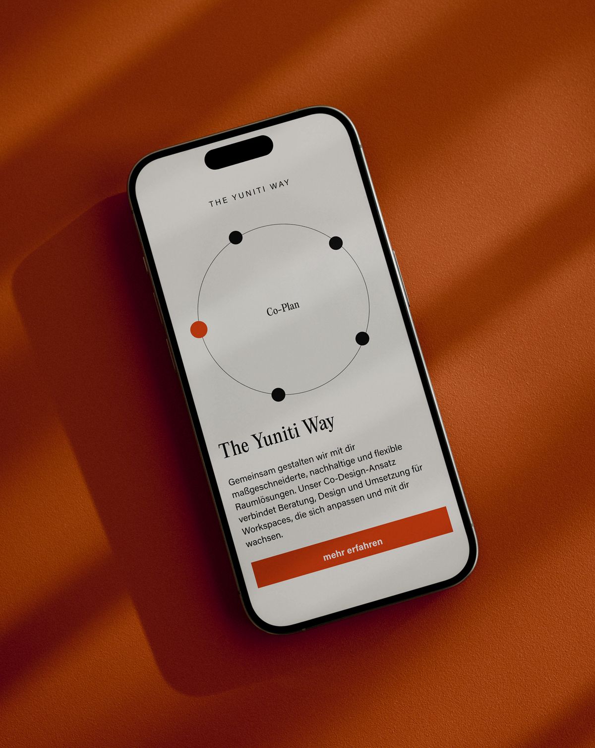 Smartphone-Screen zeigt App-Design im Mockup