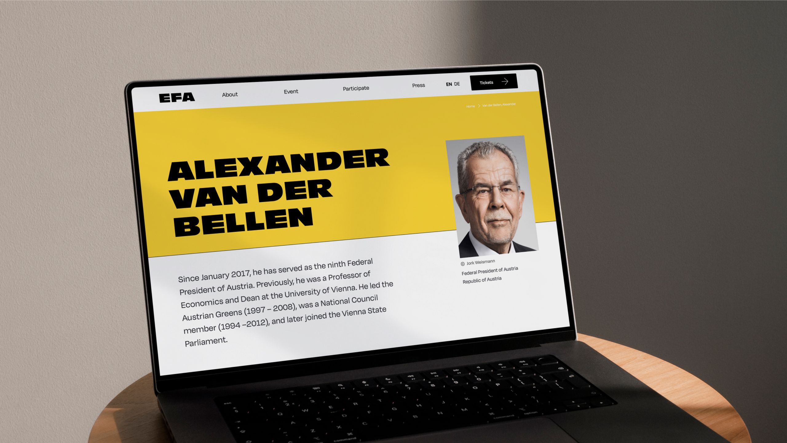 Laptopansicht zeigt Portraitseite eines Speakers