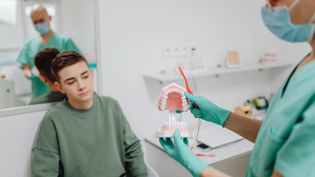 Odontologas