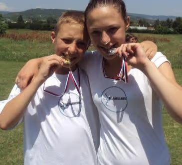 Nina Milenkovic holding a medal with a friend