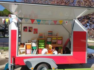 Play Hubs connect with families at busy squares in Rome