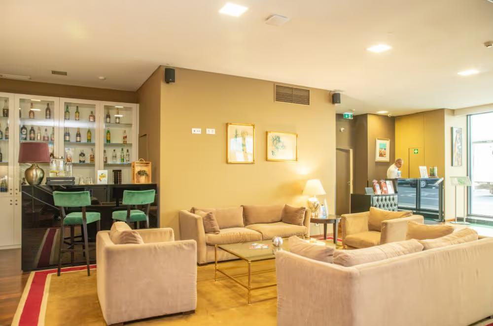 Sitting area with sofas at the VIP Executive Saldanha Hotel