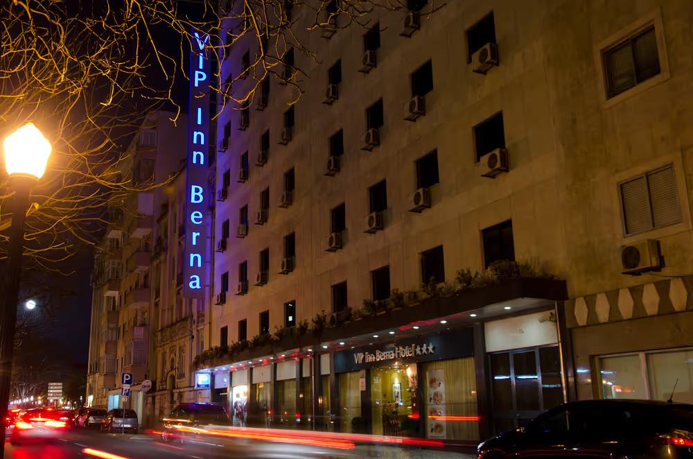 VIP Inn Berna Hotel at night
