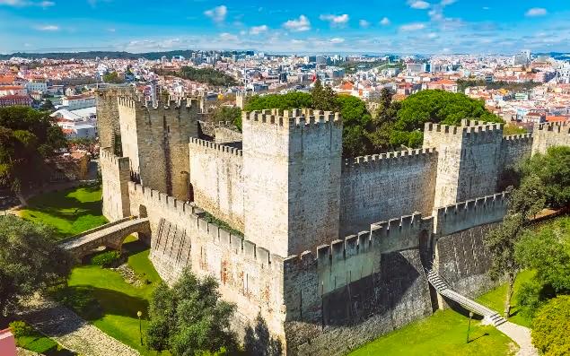 São Jorge Castle overlooking Lisbon