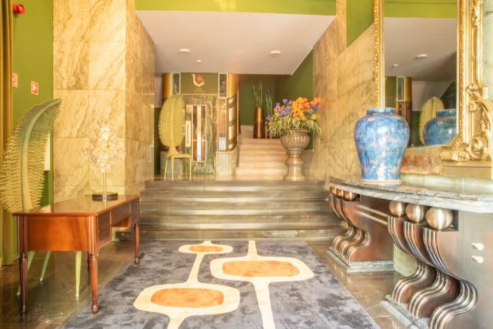 Lobby of the VIP Executive Picoas Hotel