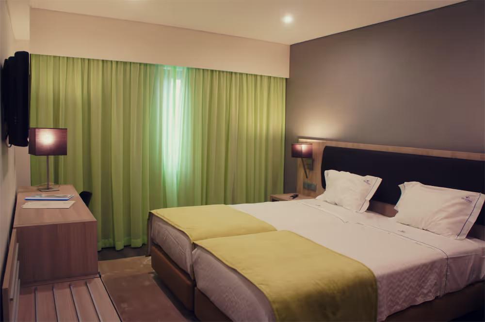 Twin room at the VIP Executive Zurique Hotel