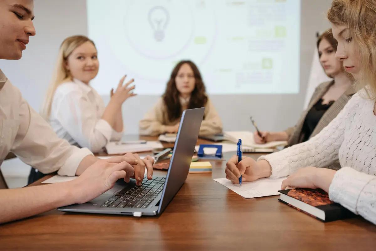 Online training for public school teachers