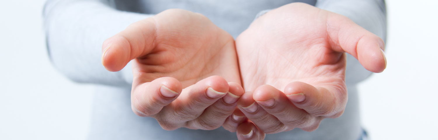 How to care for cracked hands in cold weather